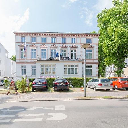 Haus Troja Hotel Rostock Eksteriør billede
