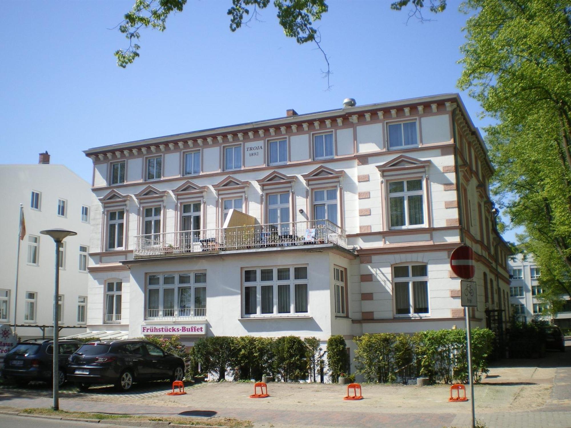 Haus Troja Hotel Rostock Eksteriør billede