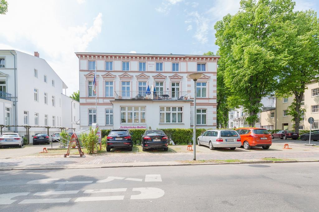 Haus Troja Hotel Rostock Eksteriør billede