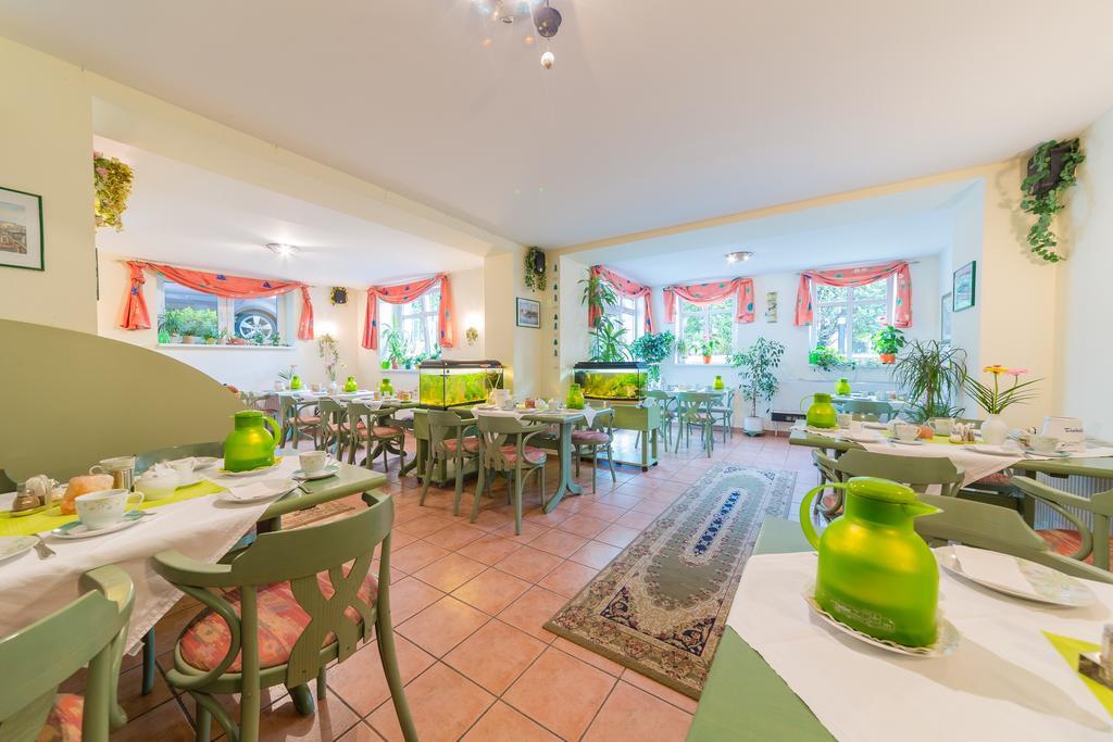 Haus Troja Hotel Rostock Eksteriør billede